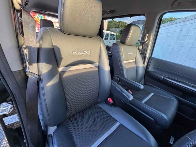 ステップワゴン モデューロＸ　ホンダセンシング　モデューロＸ、父ちゃんのセンス炸裂。ファミリーカーなのにイケイケでかっこいい。家族も惚れる走りとデザイン、父ちゃん今日も主役。（17枚目）