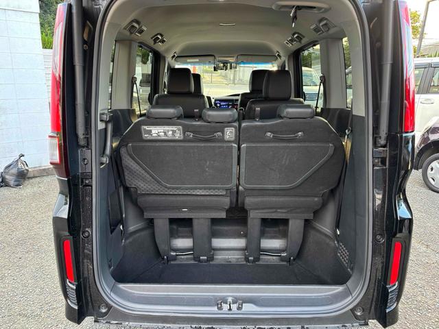 ステップワゴン モデューロＸ　ホンダセンシング　モデューロＸ、父ちゃんのセンス炸裂。ファミリーカーなのにイケイケでかっこいい。家族も惚れる走りとデザイン、父ちゃん今日も主役。（26枚目）