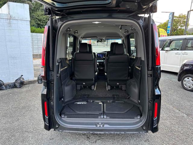 ステップワゴン モデューロＸ　ホンダセンシング　モデューロＸ、父ちゃんのセンス炸裂。ファミリーカーなのにイケイケでかっこいい。家族も惚れる走りとデザイン、父ちゃん今日も主役。（27枚目）