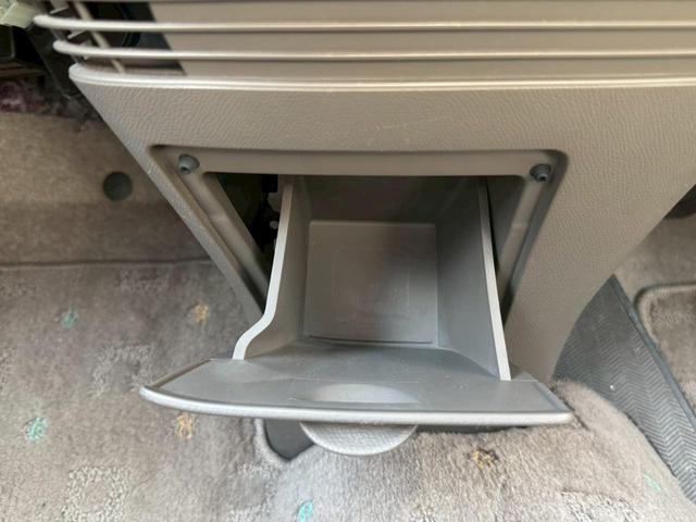 モコ Ｅ　ナビ　ＴＶ　スマートキー　ベンチシート　ＡＴ　盗難防止システム　ＡＢＳ　衝突安全ボディ　エアコン　パワーステアリング　パワーウィンドウ（8枚目）