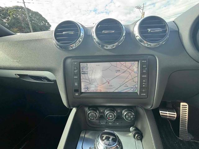 TTクーペ 40TFSI Sラインパッケージ ETC ナビ TV AT オートライト HID キーレスエントリー アルミホイール 盗難防止システム ABS CD DVD再生 Bluetooth エアコン(3枚目)