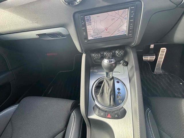 TTクーペ 40TFSI Sラインパッケージ ETC ナビ TV AT オートライト HID キーレスエントリー アルミホイール 盗難防止システム ABS CD DVD再生 Bluetooth エアコン(6枚目)
