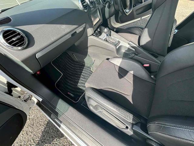TTクーペ 40TFSI Sラインパッケージ ETC ナビ TV AT オートライト HID キーレスエントリー アルミホイール 盗難防止システム ABS CD DVD再生 Bluetooth エアコン(10枚目)