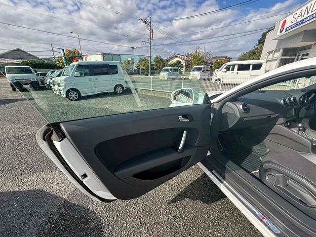 TTクーペ 40TFSI Sラインパッケージ ETC ナビ TV AT オートライト HID キーレスエントリー アルミホイール 盗難防止システム ABS CD DVD再生 Bluetooth エアコン(21枚目)