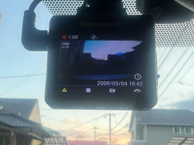 クラウン ３．０ロイヤルサルーン　プレミアムエディション　車検令和９年１０月　走行２５９７１ｋｍ　純正ナビ地デジＴＶ　サイド・バックカメラ　ドライブレコーダー　スマートキー　プッシュスターター　ＨＩＤヘッドライト（4枚目）