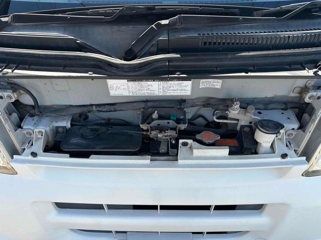 ハイゼットカーゴ ２シーター　ＡＴ　両側スライドドア　エアコン　運転席エアバッグ　助手席エアバッグ　カセット（8枚目）