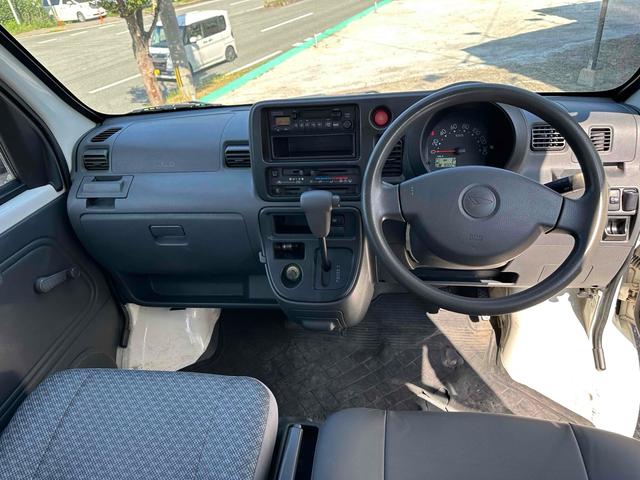 ハイゼットカーゴ ２シーター　ＡＴ　両側スライドドア　エアコン　運転席エアバッグ　助手席エアバッグ　カセット（9枚目）