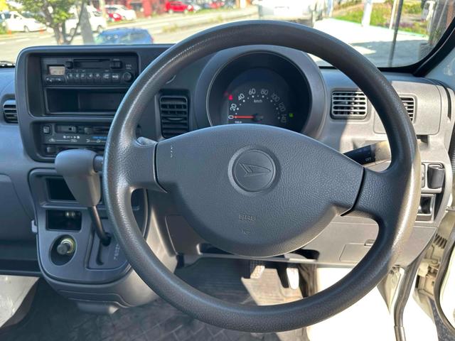 ハイゼットカーゴ ２シーター　ＡＴ　両側スライドドア　エアコン　運転席エアバッグ　助手席エアバッグ　カセット（10枚目）