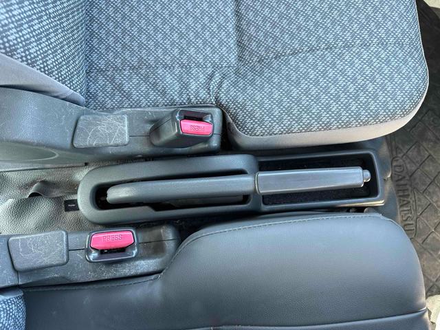 ハイゼットカーゴ ２シーター　ＡＴ　両側スライドドア　エアコン　運転席エアバッグ　助手席エアバッグ　カセット（14枚目）