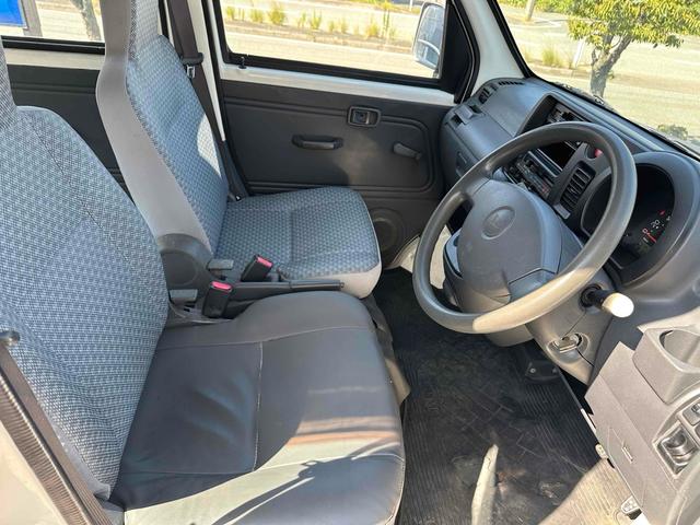 ハイゼットカーゴ ２シーター　ＡＴ　両側スライドドア　エアコン　運転席エアバッグ　助手席エアバッグ　カセット（16枚目）
