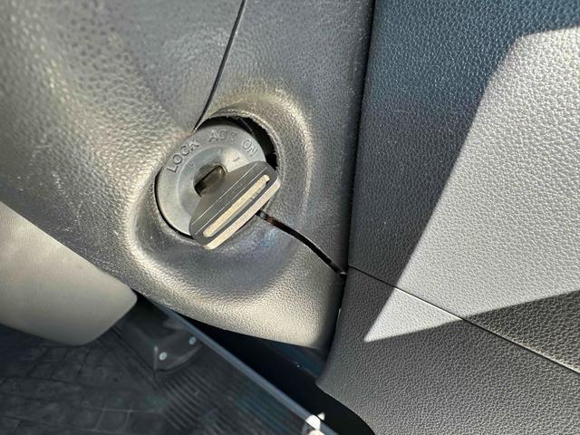 ハイゼットカーゴ ２シーター　ＡＴ　両側スライドドア　エアコン　運転席エアバッグ　助手席エアバッグ　カセット（19枚目）