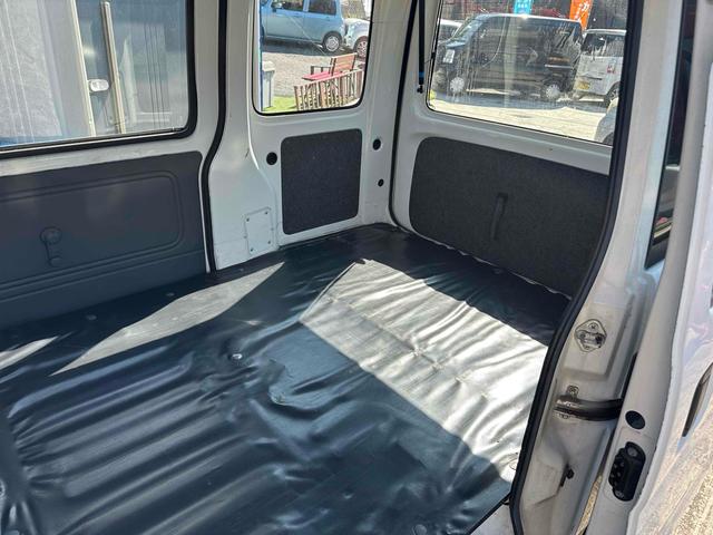 ハイゼットカーゴ ２シーター　ＡＴ　両側スライドドア　エアコン　運転席エアバッグ　助手席エアバッグ　カセット（27枚目）