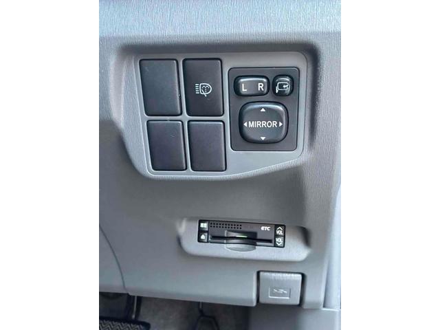 プリウス Gツーリングセレクション ETC バックカメラ ナビ TV アルミホイール ヘッドライトウォッシャー CVT スマートキー 電動格納ミラー CD DVD再生 ミュージックプレイヤー接続可 衝突安全ボディ ABS ESC(4枚目)