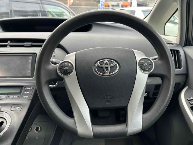 プリウス S ETC ナビ TV アルミホイール オートライト CVT スマートキー アイドリングストップ 電動格納ミラー 盗難防止システム CD 衝突安全ボディ ABS ESC エアコン パワーステアリング(3枚目)