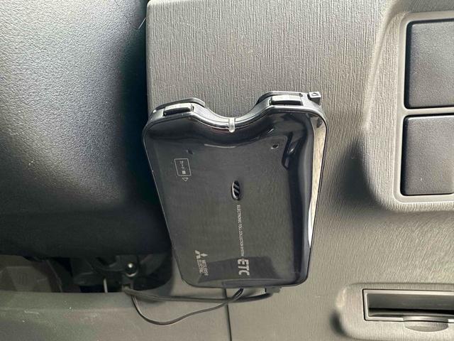 プリウス S ETC ナビ TV アルミホイール オートライト CVT スマートキー アイドリングストップ 電動格納ミラー 盗難防止システム CD 衝突安全ボディ ABS ESC エアコン パワーステアリング(8枚目)