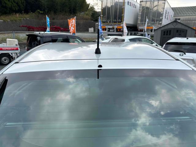 プリウス S ETC ナビ TV アルミホイール オートライト CVT スマートキー アイドリングストップ 電動格納ミラー 盗難防止システム CD 衝突安全ボディ ABS ESC エアコン パワーステアリング(18枚目)