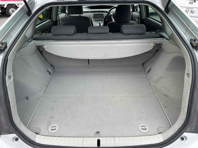 プリウス S ETC ナビ TV アルミホイール オートライト CVT スマートキー アイドリングストップ 電動格納ミラー 盗難防止システム CD 衝突安全ボディ ABS ESC エアコン パワーステアリング(22枚目)