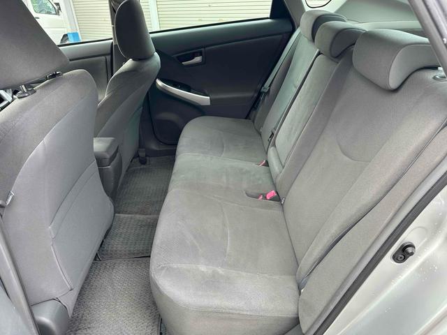 プリウス S ETC ナビ TV アルミホイール オートライト CVT スマートキー アイドリングストップ 電動格納ミラー 盗難防止システム CD 衝突安全ボディ ABS ESC エアコン パワーステアリング(24枚目)