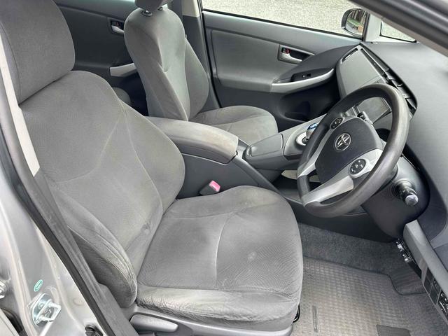 プリウス S ETC ナビ TV アルミホイール オートライト CVT スマートキー アイドリングストップ 電動格納ミラー 盗難防止システム CD 衝突安全ボディ ABS ESC エアコン パワーステアリング(26枚目)