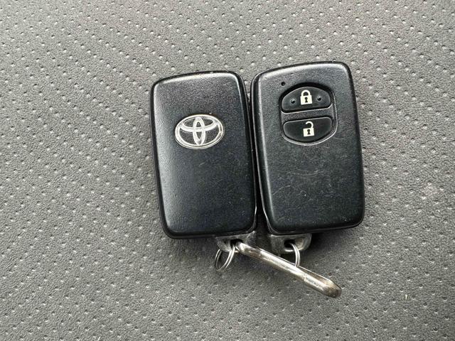 プリウス S ETC ナビ TV アルミホイール オートライト CVT スマートキー アイドリングストップ 電動格納ミラー 盗難防止システム CD 衝突安全ボディ ABS ESC エアコン パワーステアリング(34枚目)