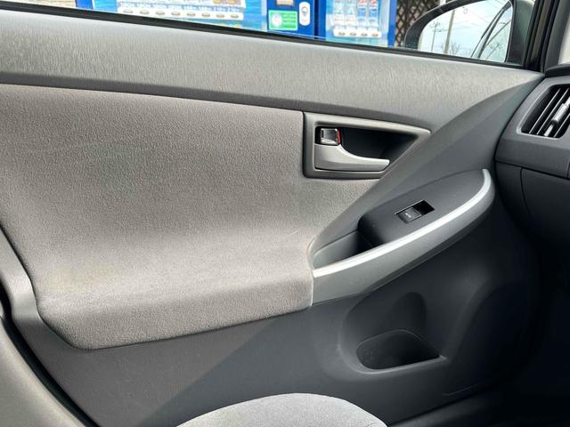 プリウス S ETC ナビ TV アルミホイール オートライト CVT スマートキー アイドリングストップ 電動格納ミラー 盗難防止システム CD 衝突安全ボディ ABS ESC エアコン パワーステアリング(40枚目)