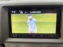 TV付きの車となっております。ドライブの合間の休憩中に気になる番組を見ることができます。