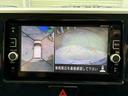 【全方位型モニター】クルマを上空から見下ろしているかのように、直感的に周囲の状況を把握できる全方位型モニター。狭い場所での駐車でも周囲が映像で確認できます。
