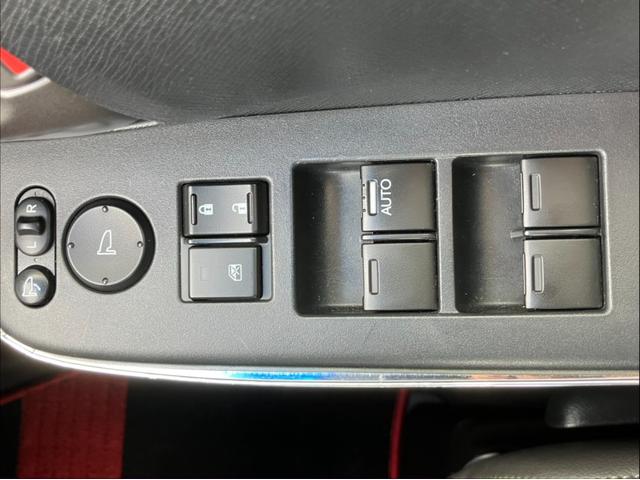 ステップワゴンスパーダ Z 社外ナビ 社外アルミホイール 車高調(23枚目)