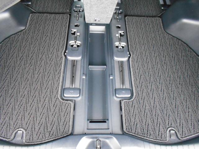 ヴェルファイア ２．５Ｚ　Ａエディション　ゴールデンアイズ　特別仕様車／ナビ／ＥＴＣ／ドライブレコーダー前後２カメラ／両側ＰＷスライドドア／ＰＷバックドア／専用ハーフレザーシート・１８インチアルミホイール／クリアランスソナー／助手席・後席シートオットマン付き（66枚目）