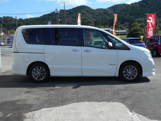 セレナ ライダー　Ｓ－ハイブリッド　ワンオーナー／禁煙車／ナビ／バックカメラ／ＥＴＣ／キーフリー／フォグランプ／オートエアコン／チルトハンドル／シートリフター／スモークドガラス／アイドリングストップ（4枚目）