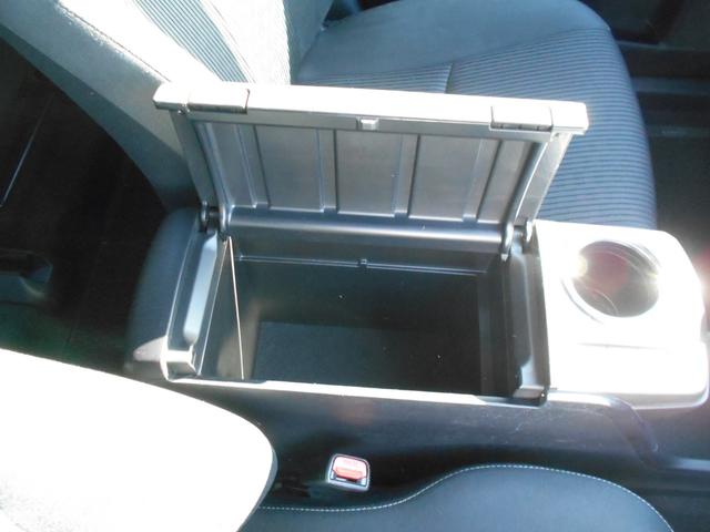 プリウスアルファ S ワンオーナー/禁煙車/ナビ/バックカメラ/ビルトインETC/スマートキー/ステアリングリモコン/オートライト/オートエアコン/LEDフォグランプ/ドライブモードセレクト/チルトハンドル/シートリフター(41枚目)