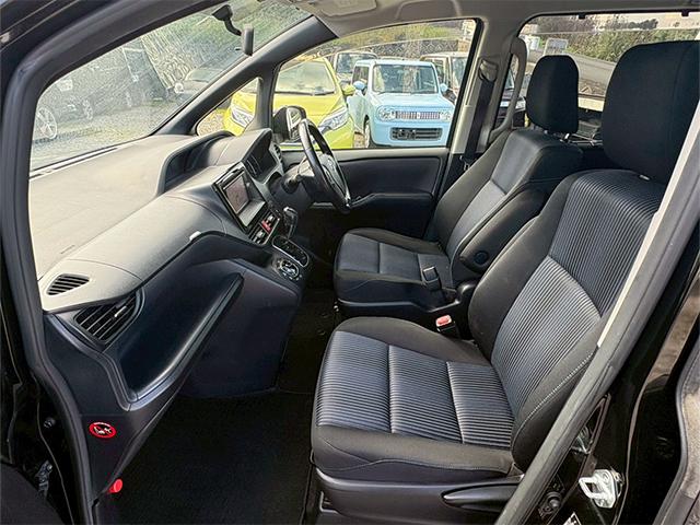 【お車探し】お客様のご要望に応じて、仕入れのプロがお客様と一緒にご希望のお車をお探しさせて頂くサービスをご提供しています。ご遠慮なくお申し出ください。