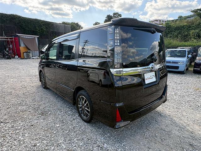 当店は、車が必要なのに様々な理由からオートローンの審査に通らず、購入できない方を応援しています。お気軽に仮審査をお申し込みください。