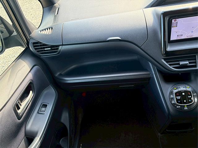 【お車探し】お客様のご要望に応じて、仕入れのプロがお客様と一緒にご希望のお車をお探しさせて頂くサービスをご提供しています。ご遠慮なくお申し出ください。