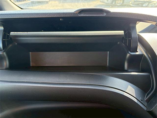 当店は、車が必要なのに様々な理由からオートローンの審査に通らず、購入できない方を応援しています。お気軽に仮審査をお申し込みください。