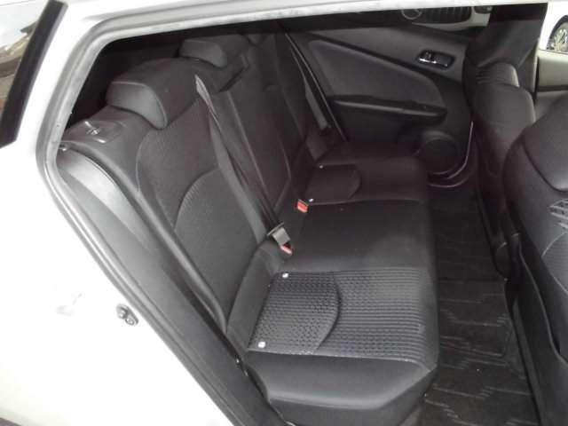 プリウス Ｓセーフティプラス　純正ナビ　ＥＴＣ　Ｂカメラ　禁煙車　ワンオーナー　安全装置　衝突軽減ブレーキ　ワンオーナー　禁煙車　ＬＥＤライト　スマートキー　プッシュスタート　セキュリティー（9枚目）