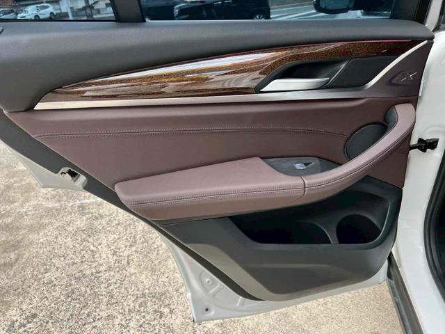 Ｘ３ ｘＤｒｉｖｅ　２０ｄ　全周囲カメラ　クリアランスソナー　オートクルーズコントロール　パークアシスト　ＴＶ　オートマチックハイビーム　オートライト　アルミホイール　スマートキー　アイドリングストップ　電動格納ミラー　ＡＴ（25枚目）