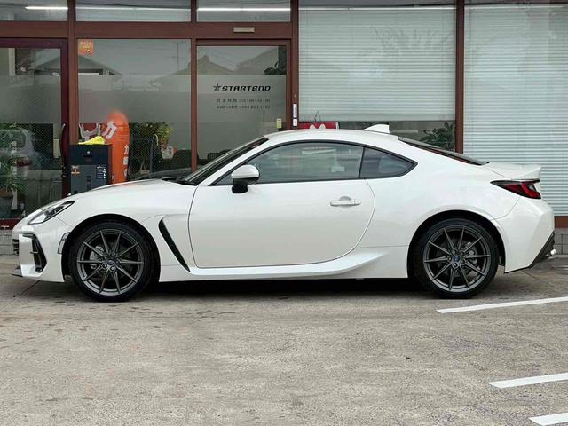 ＢＲＺ Ｓ　ＡＬＰＩＮＥナビ　バックカメラ　フルセグＴＶ　Ｂｌｕｅｔｏｏｔｈ　ＣＤ　ＤＶＤ　ドライブレコーダー　ＥＴＣ　シートヒーター　純正１８インチアルミ　ＬＥＤヘッドライト　オートライト　ハーフレザー　禁煙（3枚目）