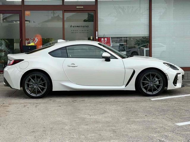 ＢＲＺ Ｓ　ＡＬＰＩＮＥナビ　バックカメラ　フルセグＴＶ　Ｂｌｕｅｔｏｏｔｈ　ＣＤ　ＤＶＤ　ドライブレコーダー　ＥＴＣ　シートヒーター　純正１８インチアルミ　ＬＥＤヘッドライト　オートライト　ハーフレザー　禁煙（4枚目）