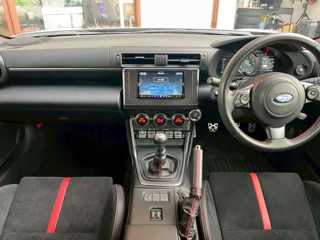 ＢＲＺ Ｓ　ＡＬＰＩＮＥナビ　バックカメラ　フルセグＴＶ　Ｂｌｕｅｔｏｏｔｈ　ＣＤ　ＤＶＤ　ドライブレコーダー　ＥＴＣ　シートヒーター　純正１８インチアルミ　ＬＥＤヘッドライト　オートライト　ハーフレザー　禁煙（11枚目）