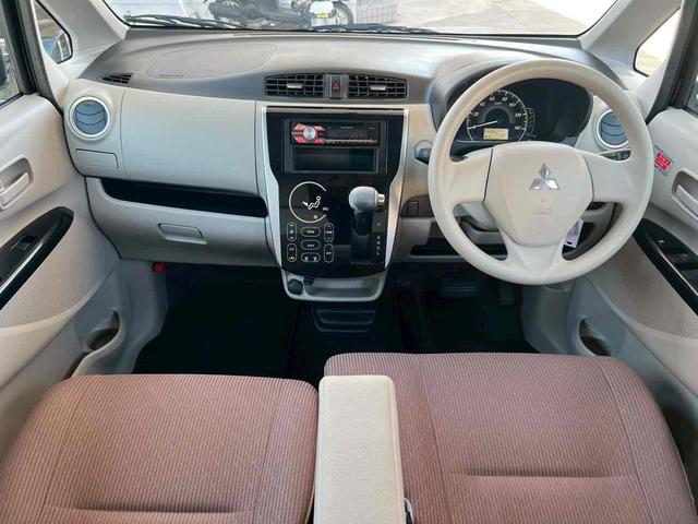 eKワゴン M キーレスエントリー アイドリングストップ 電動格納ミラー シートヒーター ベンチシート CVT ABS CD 衝突安全ボディ エアコン パワーステアリング パワーウィンドウ 運転席エアバッグ(12枚目)