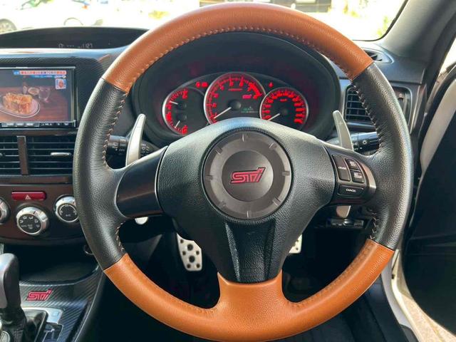 インプレッサ WRX STI Aライン プレミアムPkg(タンカラーSTIロゴ革バケットシート/パワーシート/シートヒーター/タンカラーブラックコンビステアリング/BBS製ブラックハイラスター塗装18インチアルミホイール)ブラックキャリパー(3枚目)