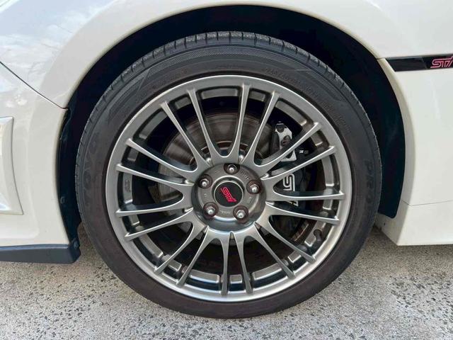 インプレッサ WRX STI Aライン プレミアムPkg(タンカラーSTIロゴ革バケットシート/パワーシート/シートヒーター/タンカラーブラックコンビステアリング/BBS製ブラックハイラスター塗装18インチアルミホイール)ブラックキャリパー(20枚目)