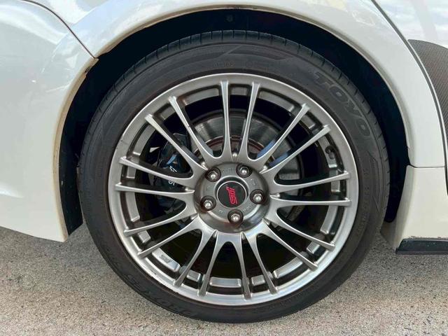 インプレッサ WRX STI Aライン プレミアムPkg(タンカラーSTIロゴ革バケットシート/パワーシート/シートヒーター/タンカラーブラックコンビステアリング/BBS製ブラックハイラスター塗装18インチアルミホイール)ブラックキャリパー(30枚目)