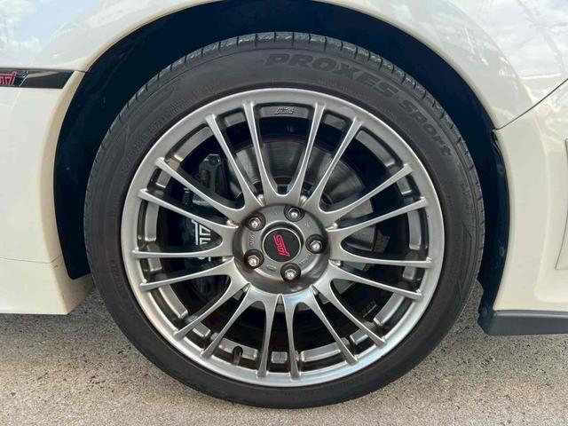 インプレッサ WRX STI Aライン プレミアムPkg(タンカラーSTIロゴ革バケットシート/パワーシート/シートヒーター/タンカラーブラックコンビステアリング/BBS製ブラックハイラスター塗装18インチアルミホイール)ブラックキャリパー(31枚目)