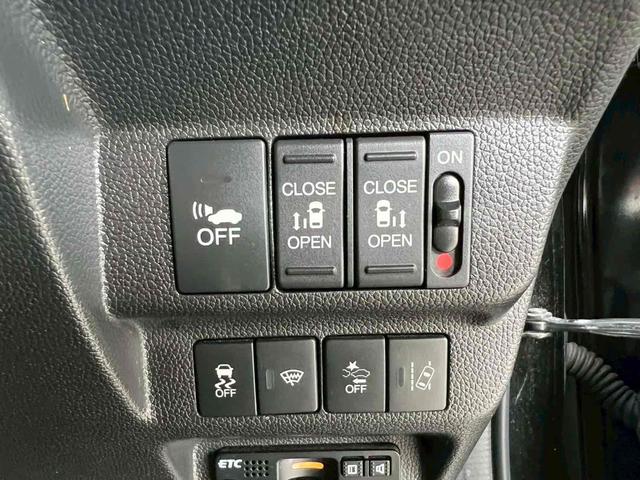 フリードハイブリッド ハイブリッド・ＥＸ　ホンダセンシング／両側電動スライドドア／純正ナビ／フリップダウンモニター／バックカメラ／黒革コンビシート／シートヒーター／ＥＴＣ／ヒーテッドドアミラー／ブラック木目インパネ／プラズマクラスター／禁煙（9枚目）