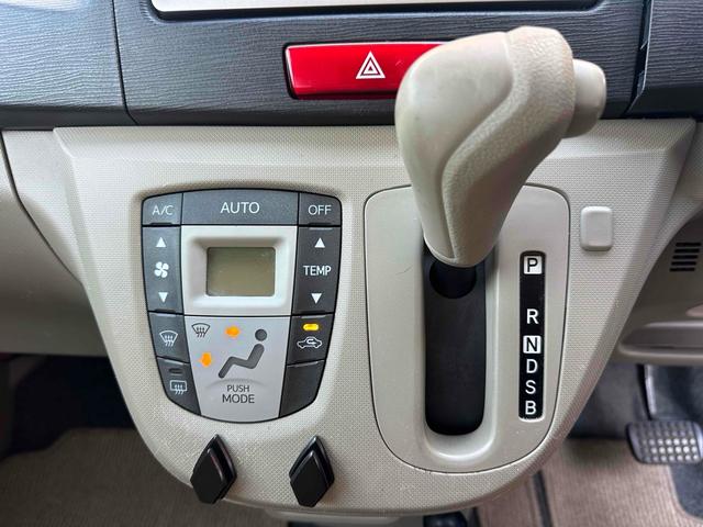 ムーヴ L 車検令和9年3月/純正ナビ/オートエアコン/キーレス/アイドリングストップ/ヘッドライトレベライザー/タイミングチェーン/アームレスト/ベンチシート/分割倒式リアシート/リアワイパー/禁煙(17枚目)