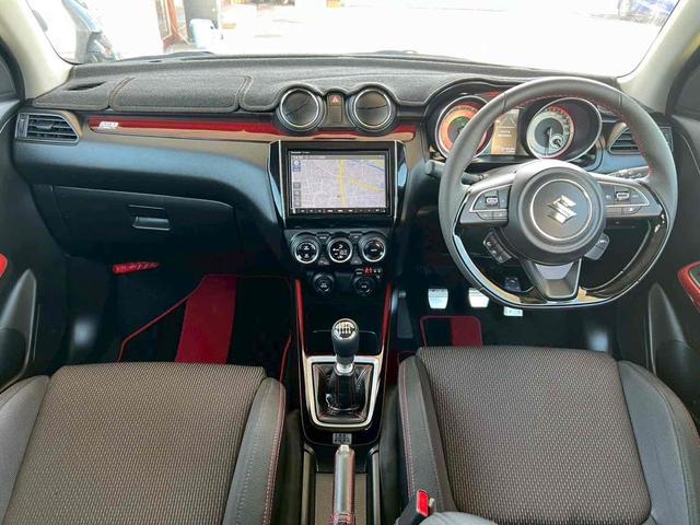 スイフトスポーツ ベースグレード　柿本改シングルマフラー／クスコ車高調／ＭＦＦマッドフラップ／ネオプロトペダル／セーフティサポート／全方位モニター用カメラパッケージ／純正８インチナビ／コムテックミラー型ドライブレコーダー／禁煙（5枚目）