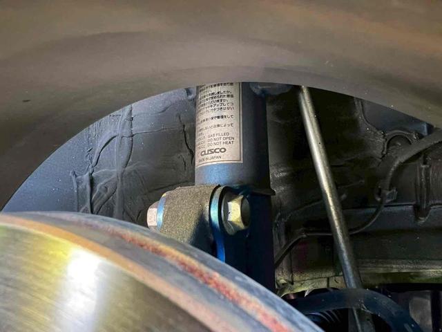 スイフトスポーツ ベースグレード　柿本改シングルマフラー／クスコ車高調／ＭＦＦマッドフラップ／ネオプロトペダル／セーフティサポート／全方位モニター用カメラパッケージ／純正８インチナビ／コムテックミラー型ドライブレコーダー／禁煙（37枚目）