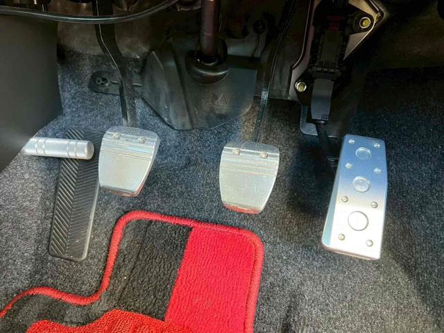 スイフトスポーツ ベースグレード　柿本改シングルマフラー／クスコ車高調／ＭＦＦマッドフラップ／ネオプロトペダル／セーフティサポート／全方位モニター用カメラパッケージ／純正８インチナビ／コムテックミラー型ドライブレコーダー／禁煙（38枚目）